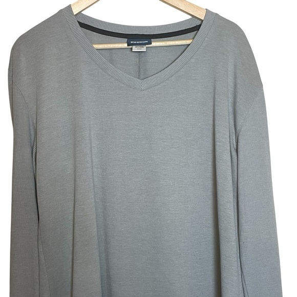 Reebok Asphalt Gray V-Neck Pullover Shirt Women's 2XL Runs Small Athletic Casual - Picture 2 of 9